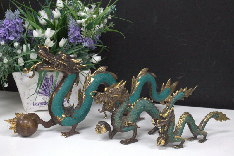 Fengshui - Medelstor Drake med Boll - 27cm