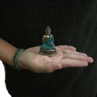 Mini Sittande Buddha med Handen Uppe