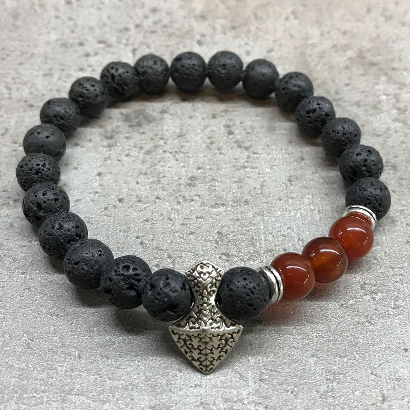 Armband av Lavasten - Yxhuvud Karneol