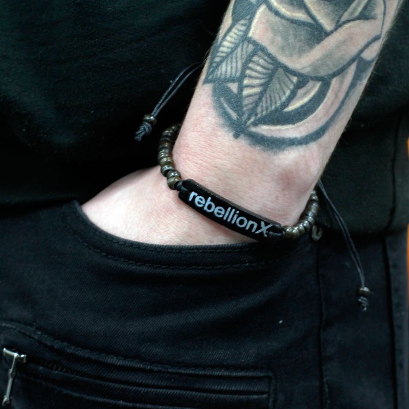 Kokosarmband med Slogan - Rebellion X