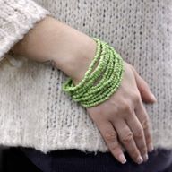 Armband med Flera Pärlor och Trälås - Diverse Färger