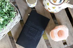 Handgjord Dagbok i Läder - My Book of Spells and other Thoughts - Svart