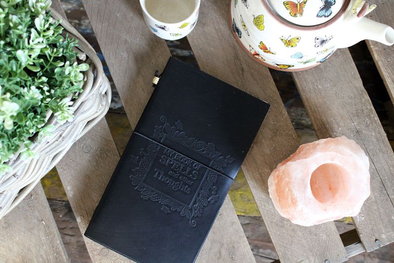Handgjord Dagbok i Läder - My Book of Spells and other Thoughts - Svart