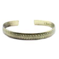 Tibetanskt Armband av Mässing - Smalt Stamblad