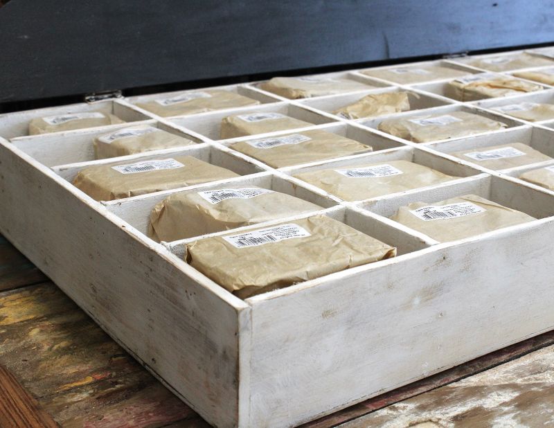 Rustik Bokstav i Bark - Startpaket med Utställningsbricka (40 x 12) - 7cm