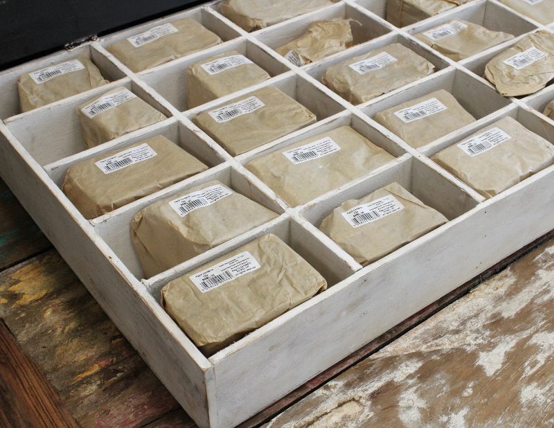 Rustik Bokstav i Bark - Startpaket med Utställningsbricka (40 x 12) - 7cm