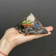 Pyramid av Orgonit 70mm - Midnatt Pentagon