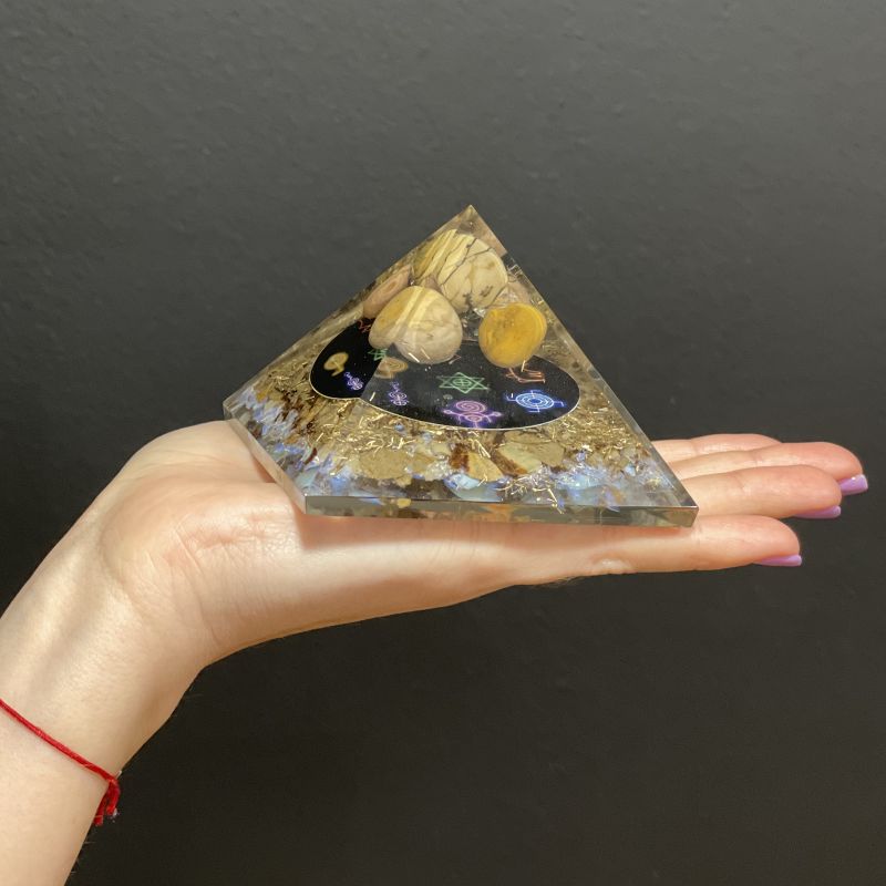 Pyramid av Orgonit 70mm - Midnatt Reiki