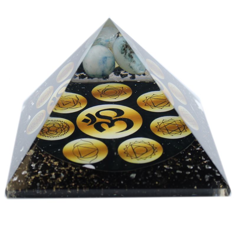 Pyramid av Orgonit 90mm - Midnatt Om Chakra