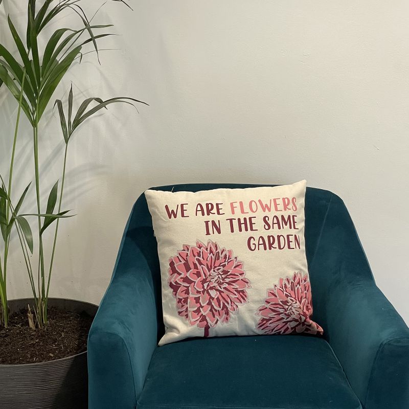 Kuddfodral med Tryck i Bomull - We are Flowers - Olivgrön, Rosa och Naturlig