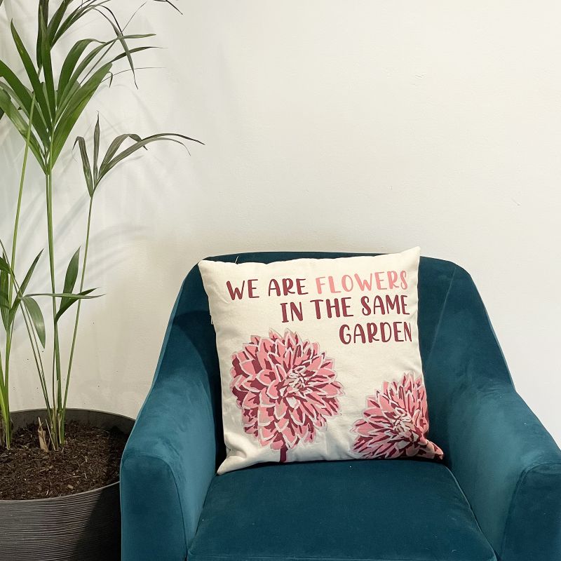 Kuddfodral med Tryck i Bomull - We are Flowers - Olivgrön, Rosa och Naturlig
