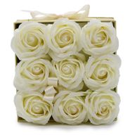 Gåvoset med Tvålblommor - 9 Krämfärgade Rosor - Kvadrat