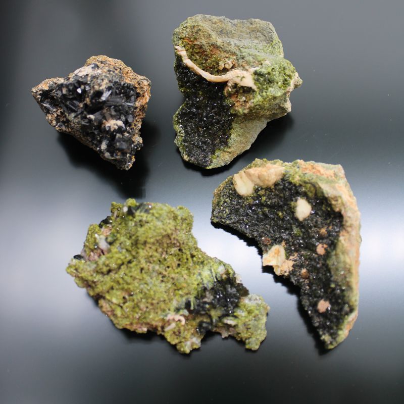 Exemplar av Mineraler - Epidot (ca 10 stycken)
