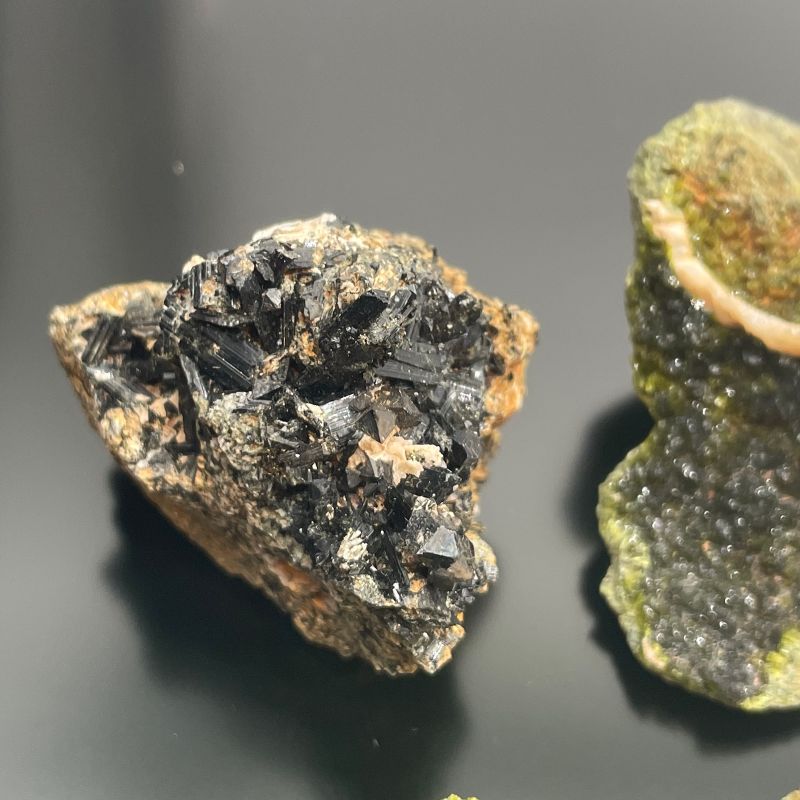 Exemplar av Mineraler - Epidot (ca 10 stycken)