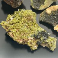 Exemplar av Mineraler - Epidot (ca 10 stycken)