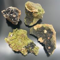 Exemplar av Mineraler - Epidot (ca 10 stycken)