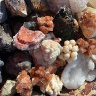 Exemplar av Mineraler - Kalkopyrit (ca 80 stycken)