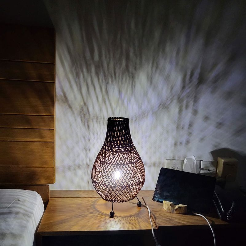 Bordslampa i Rotting - Naturlig