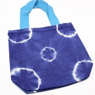 Naturlig Bomullskasse med Batik - 38x42x12cm - Blå med Cirklar - Blått Handtag