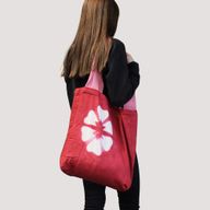 Naturlig Bomullskasse med Batik - 38x42x12cm - Himmelsblå med Streck - Naturligt Handtag
