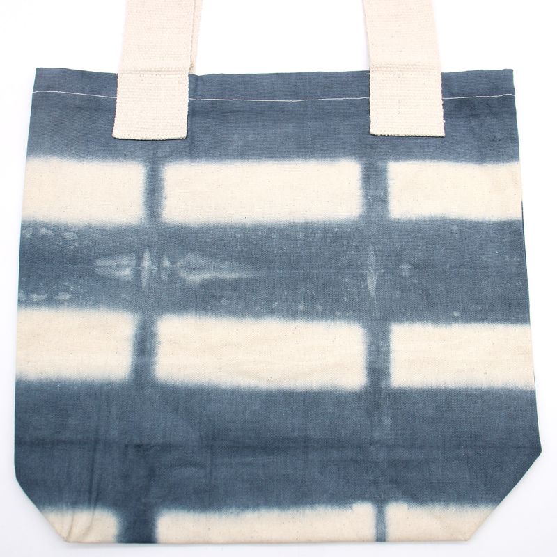 Naturlig Bomullskasse med Batik - 38x42x12cm - Grå med Streck - Naturligt Handtag