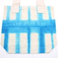 Naturlig Bomullskasse med Batik - 38x42x12cm - Himmelsblå med Streck - Naturligt Handtag
