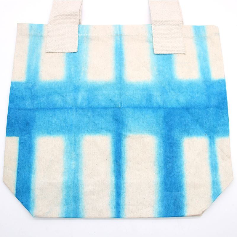 Naturlig Bomullskasse med Batik - 38x42x12cm - Himmelsblå med Streck - Naturligt Handtag