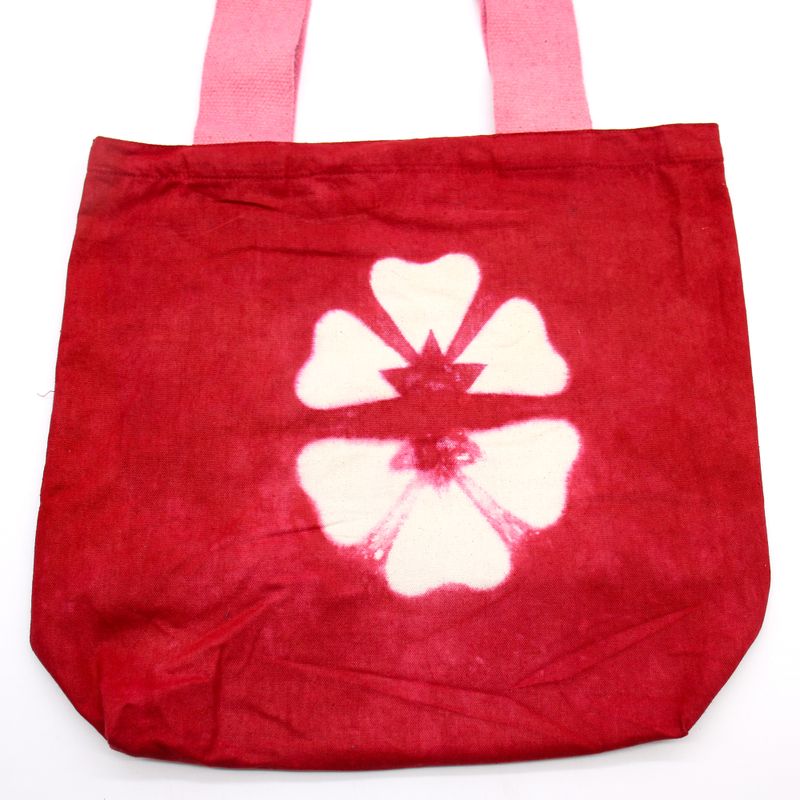 Naturlig Bomullskasse med Batik - 38x42x12cm - Röd med Blomma - Rosa Handtag