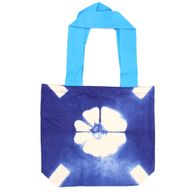 Naturlig Bomullskasse med Batik - 38x42x12cm - Blå med Blomma - Blått Handtag