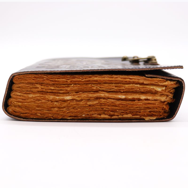 Läderbunden Anteckningsbok - "Book of Shadows" (15x21 cm) - 200 Sidor