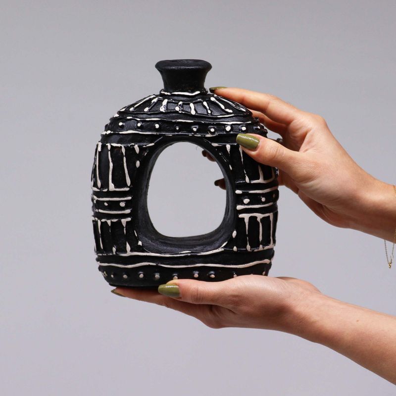 Oval Vas i Munkform - Svart 18cm