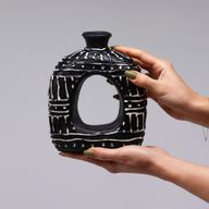 Oval Vas i Munkform - Svart 18cm
