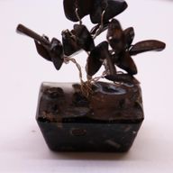 Mini Ädelstensträd med Orgonitbas - Svart Agat (15 Stenar)