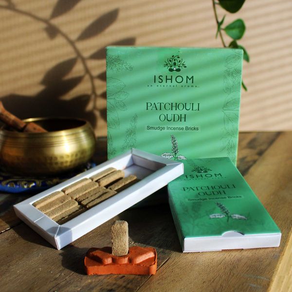Paket med 15 Naturliga Rökelseblock med Hållare - Patchouli-trä