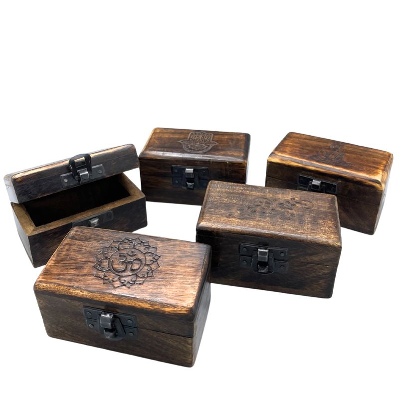 Pillerlåda i Trä 9x5x4cm - Carved Designs - Blandat