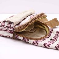 Cross-Body Väska i Naturlig Bomull - Vinröd & Vit