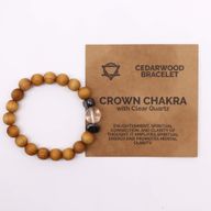 Kronchakra Armband av Cederträ med Klar Kvarts