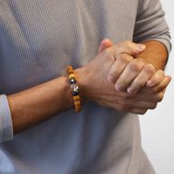 Kronchakra Armband av Cederträ med Klar Kvarts