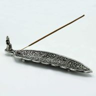 Lång Formad Rökelsehållare i Polerat Aluminium - Buddha 23cm