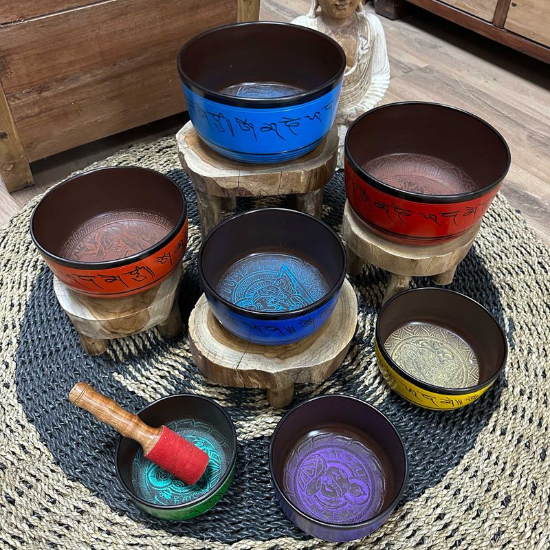 Litet Set med Sju Klangskålar - Chakra (14-22cm)