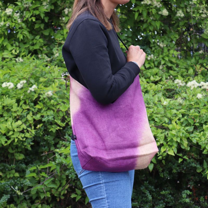 Axelväska av Mjukt Tyg - Antik Fuchsia
