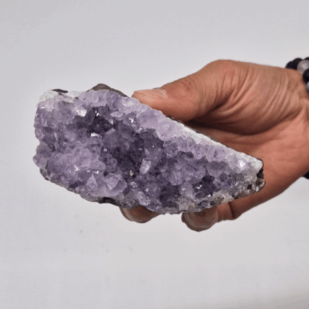 Medelstor Naturlig Stående Ametistkluster av Hög Kvalitet (ca 350-450g - 7.5-10cm)