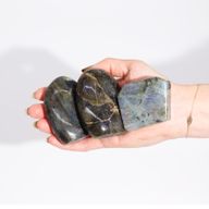 Madagaskar Labradoritstenar - Gravstensform (ca 80-168g - 40-60mm)