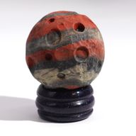Planet på ett Stativ av Aventuringlas - Röd Jaspis - 40mm  (30x15mm stativ)