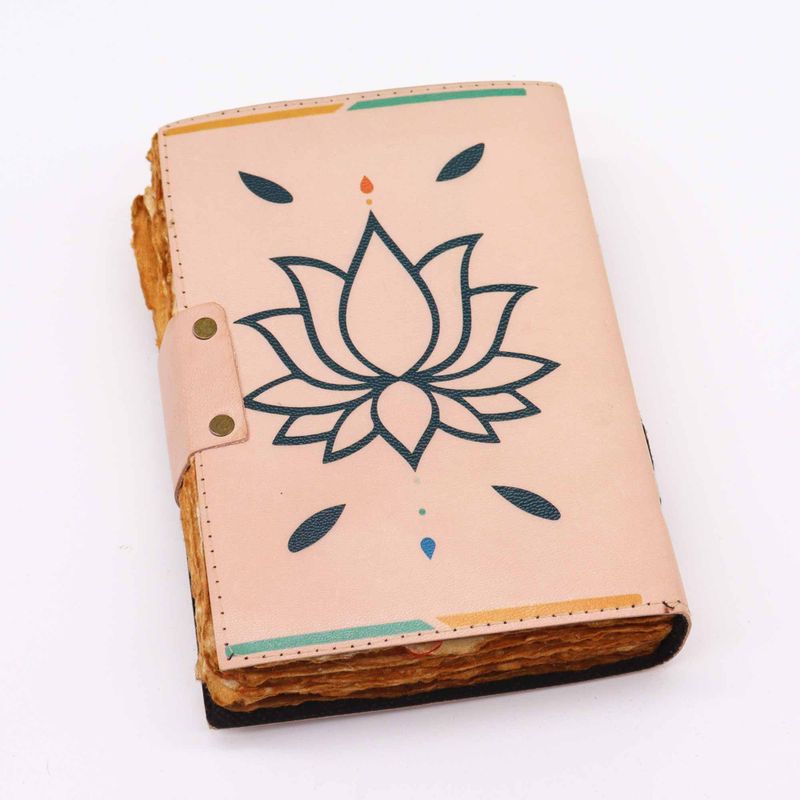 Läderbunden Anteckningsbok med Rufsade Sidokanter - Sju Chakra-färger (18x13cm)