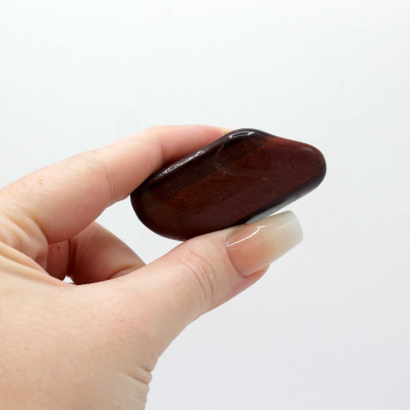 Afrikanska Tumlade Stenar - Tigeröga - Röd - Storlek 8-30mm (KG)
