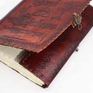 Stor Mörkbrun Anteckningsbok - Book of Shadows - 200 Sidor med Rufsade Sidokanter - 25x18x3cm