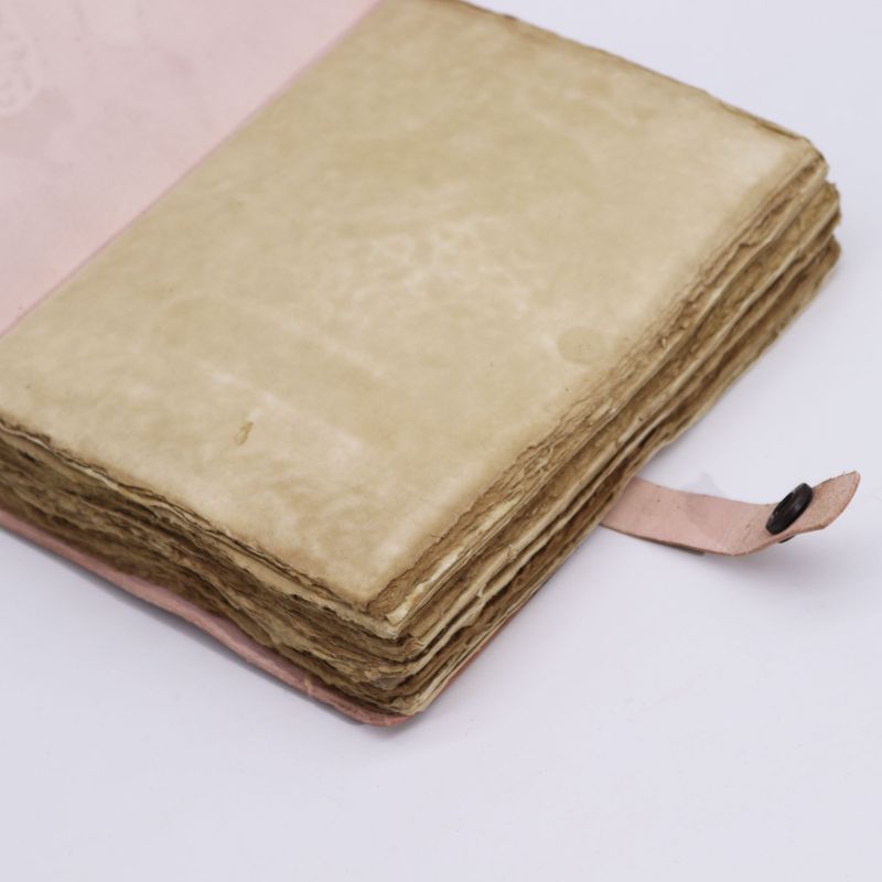 Beige Anteckningsbok - Checkmate - 200 Sidor med Rufsade Sidokanter - 20x15cm