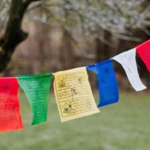 Tibetanska Böne- och Mantraflaggor - AWGifts Sverige - Leverantör av Present- och Aromaterapiartiklar