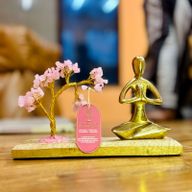 Ädelstensträd med Yogafigur på Mangoträ - Namaste-ställning - Rosenkvarts - 100 Stenar